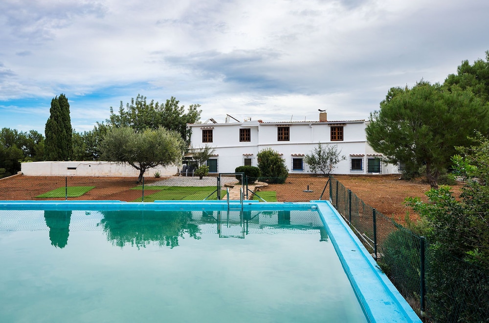 House -sleeps 8-natural Pool-pet Friendly