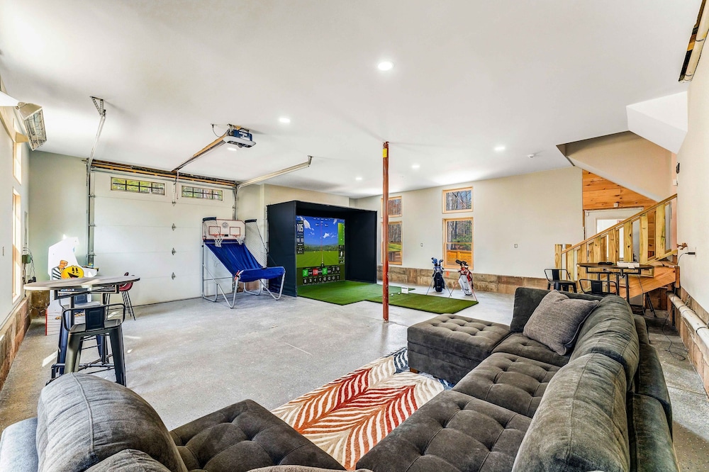 Grand Timber by Avantstay Indoor Pool Sauna Sports Court Game Room More