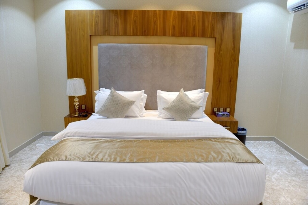Crown City Hotel