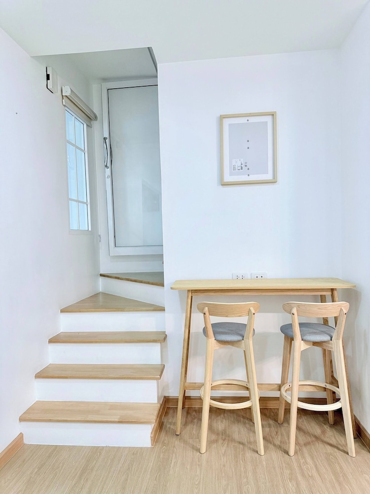 Minimalist Townhome Stay