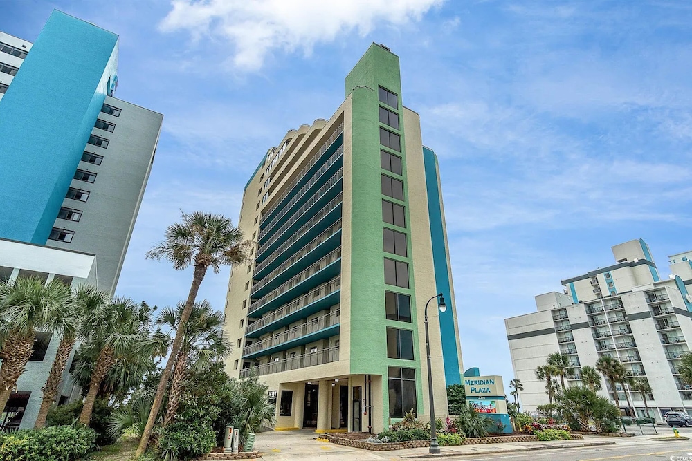 Meridian Plaza by Hosteeva