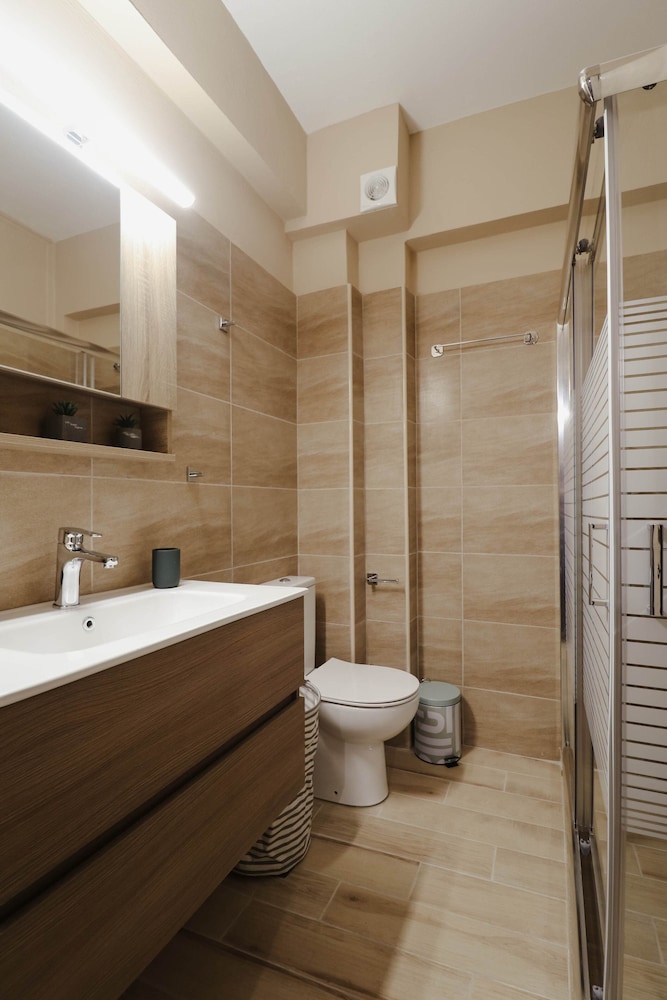 Citylight Apartment by Corfuescapes