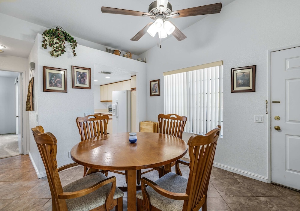 Stylish Condo With Panoramic View Community Pool