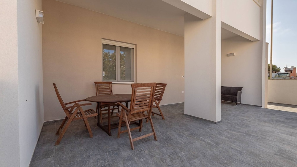 Sole Apartment 1 - Central Marina With Modern Furnishings