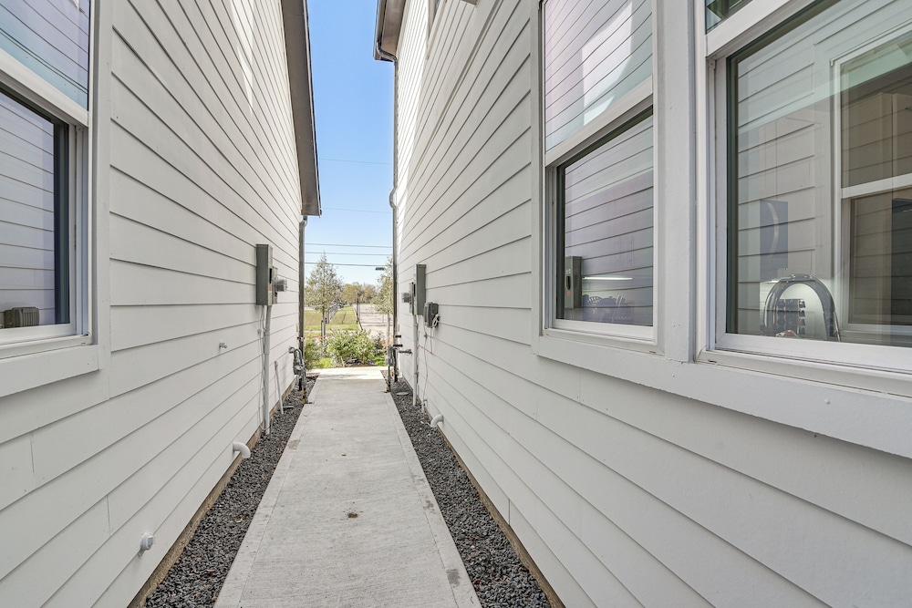 6 Mi to Hospitals: Nurse-friendly Houston Home!