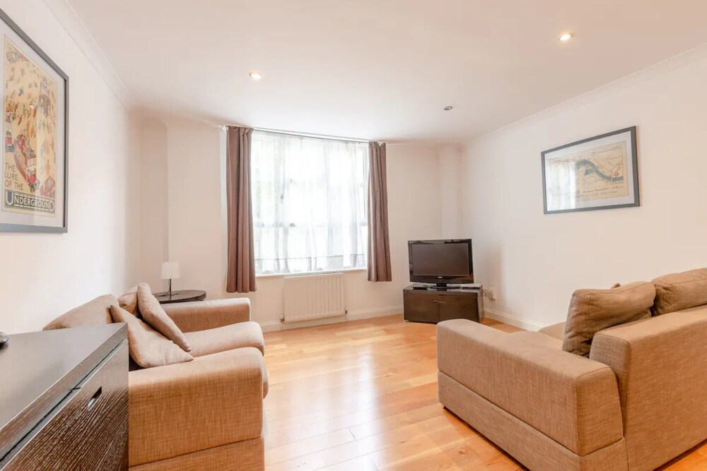Stunning 2 Bedroom Apartment in the Heart of Westminster