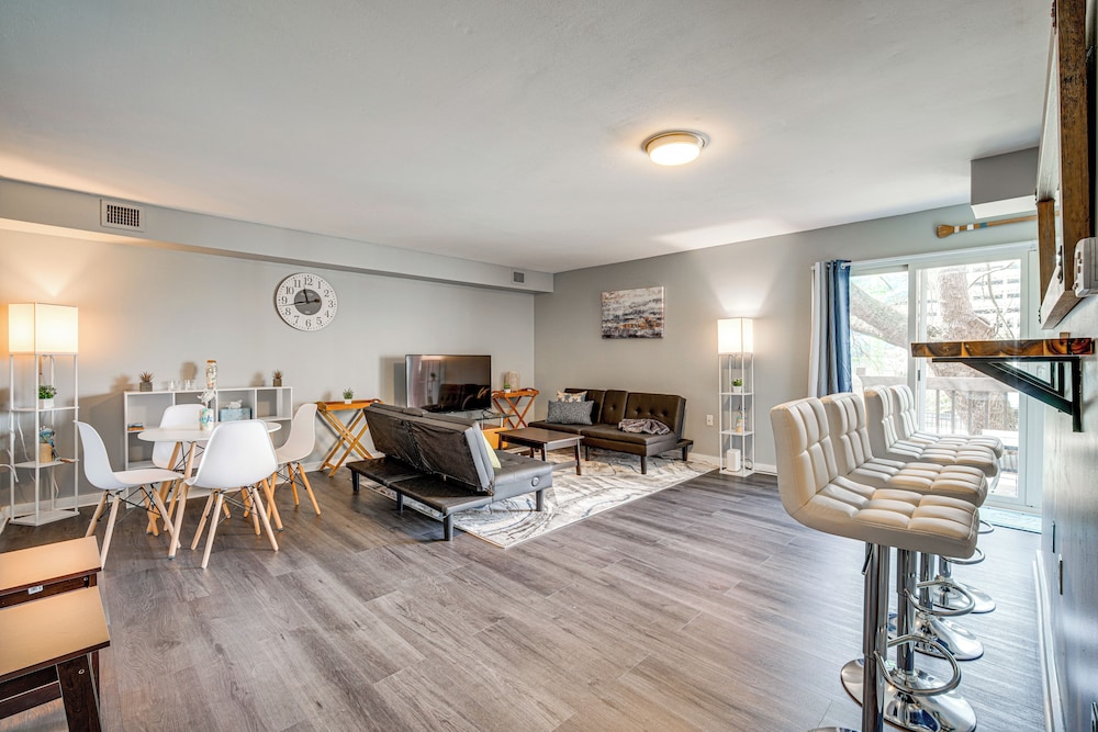 Walk to Casino: Condo w/ Balcony in Atlantic City!