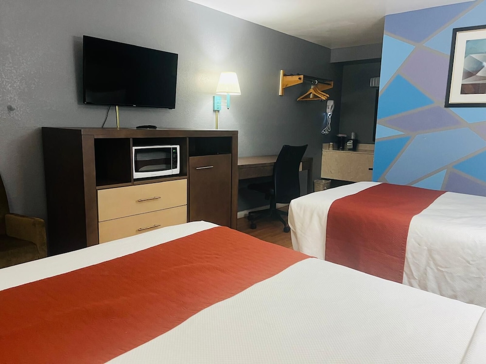 Hometown INN