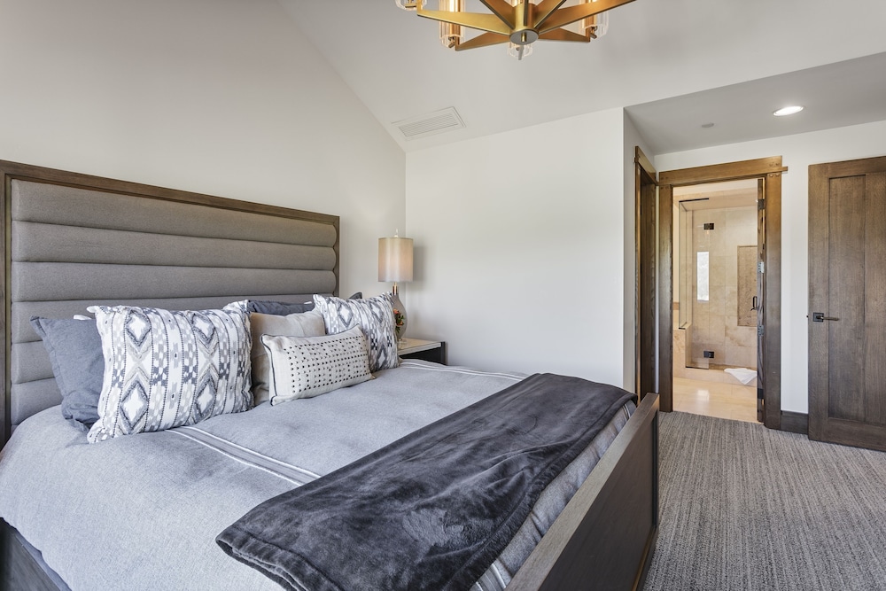 Arrowleaf Lodge at Deer Valley Resort - Two Bedroom Residence #405 2 Condo
