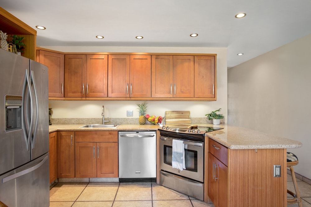 Waiohuli Beach Hale Ocean View Condos with Parking