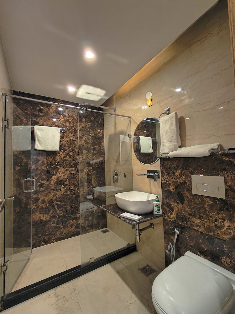Luxury Inn by Stotrak Hotels