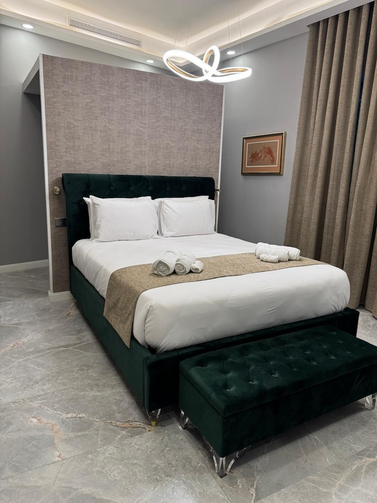 Howard House Hotel