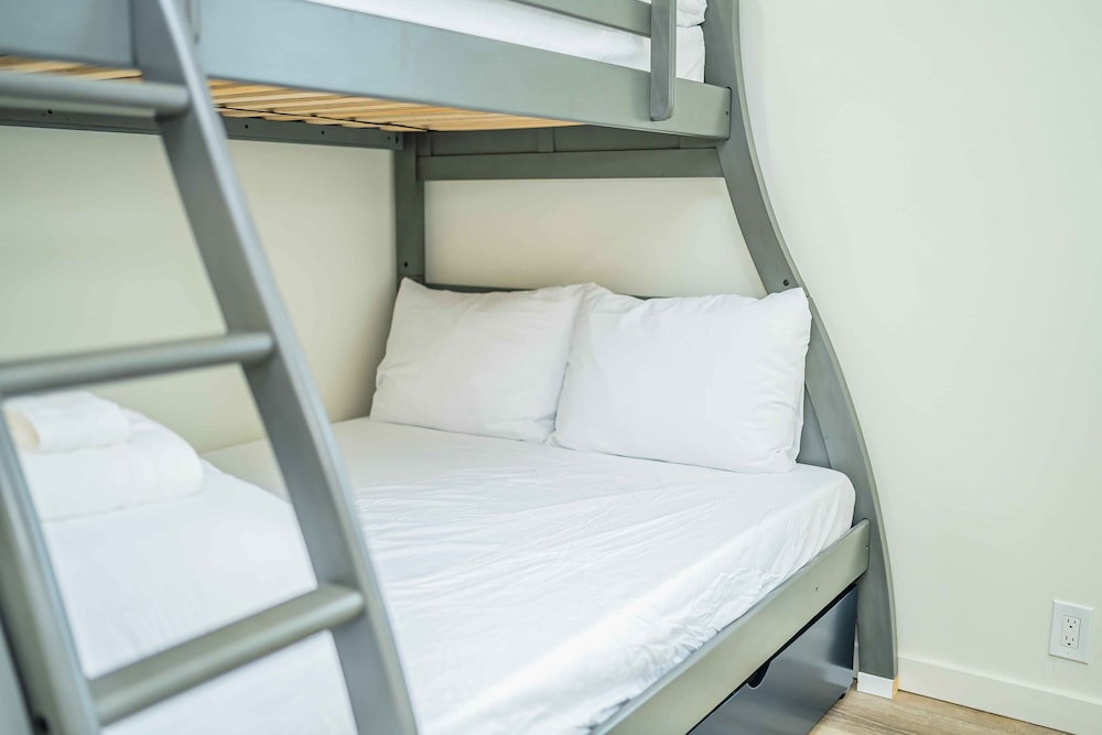 Newly Remodeled 2b2b APT Near Pasadena Old Town