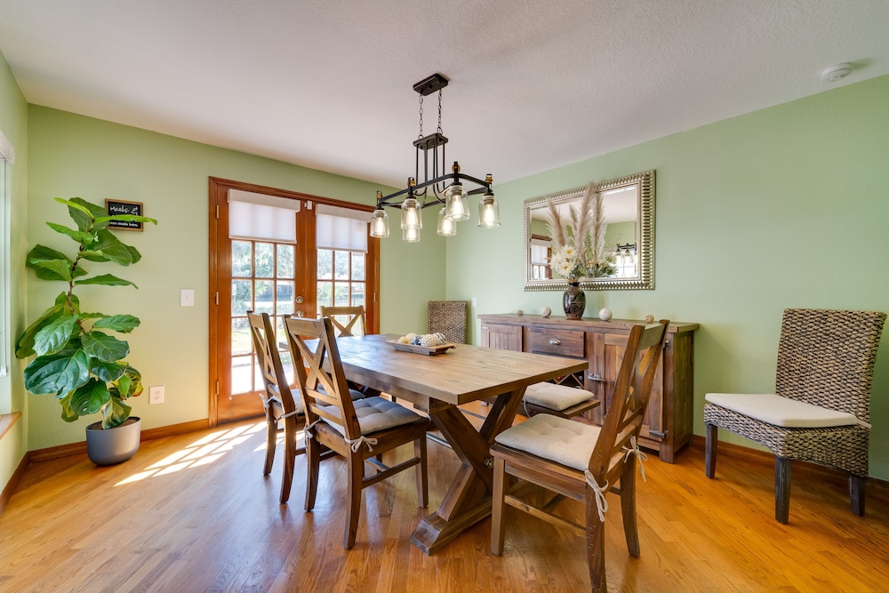 1-acre Backyard & Gym: Spacious Apopka Escape!