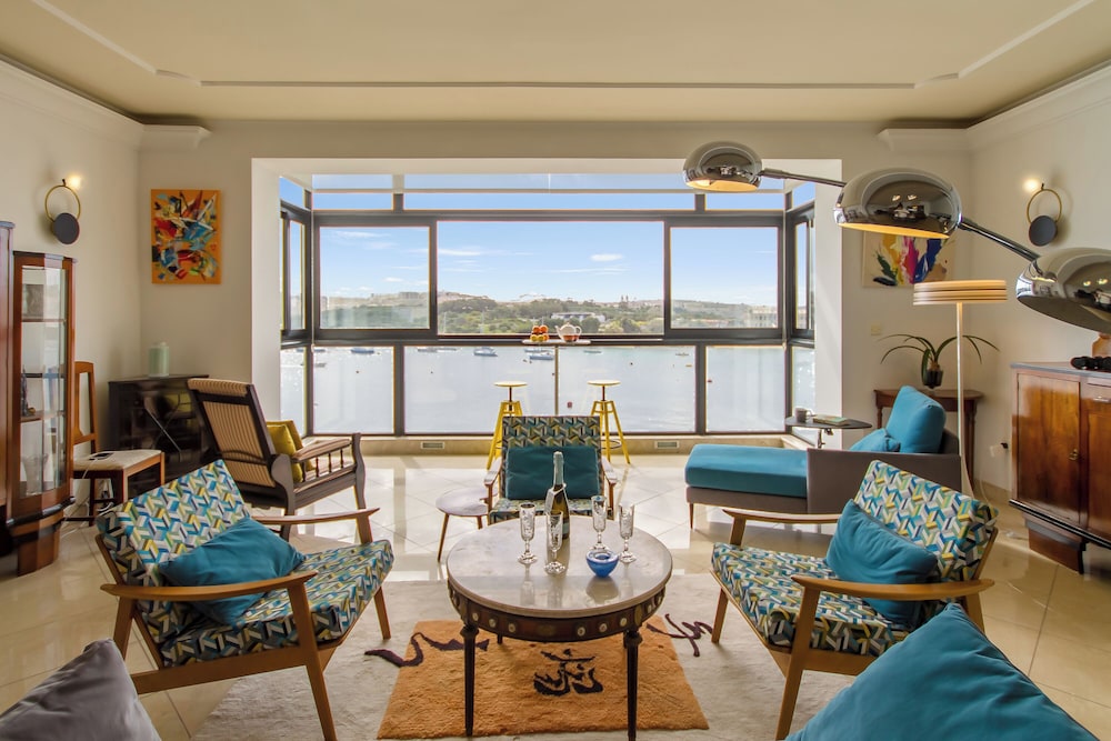 A Magnificent Sunny Seafront Apart Sliema