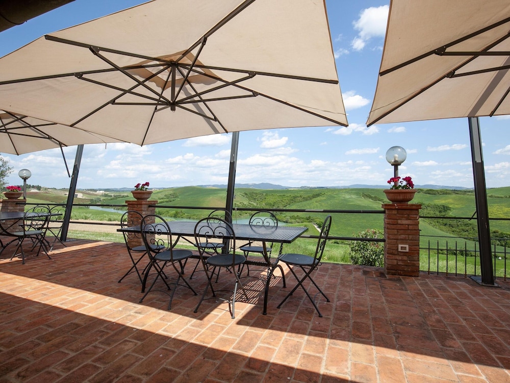 Apartment in Tuscany With Pool & BBQ