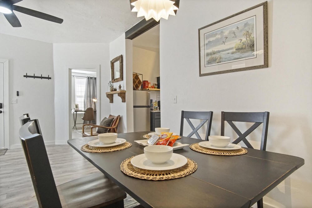 Oklahoma City Vacations - 3-story 6-bedroom 4 Bathrooms 3min-asian Dist - Property Image 71