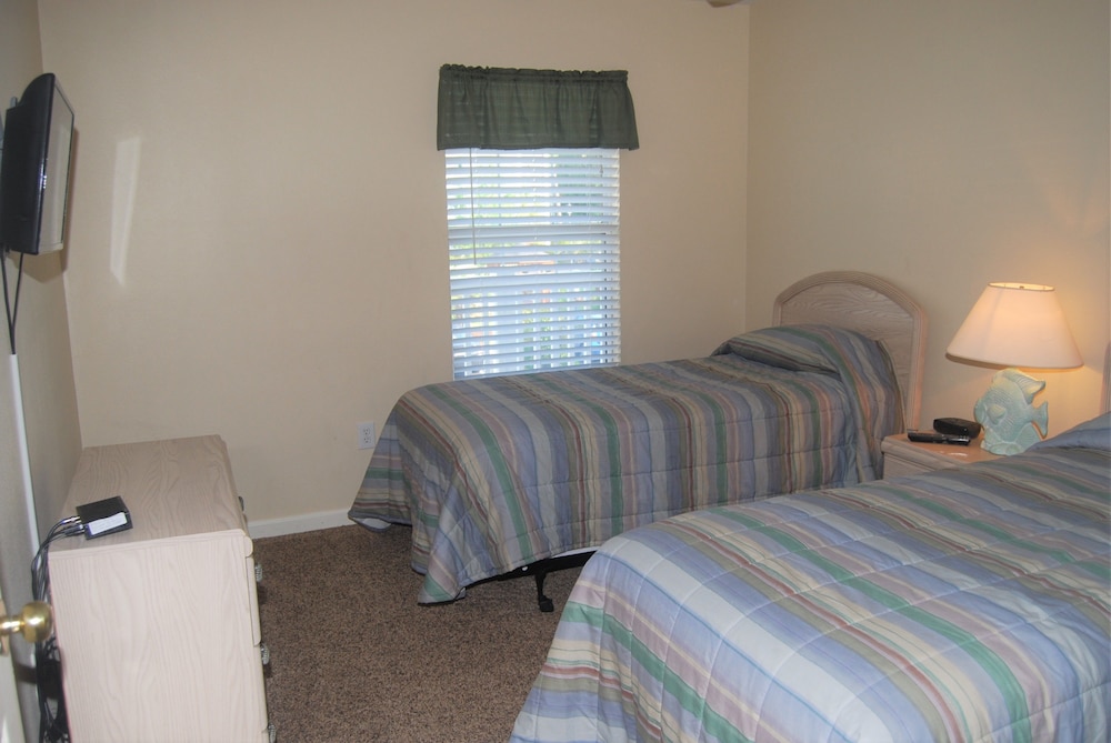 Fairways At Riveroaks 23d 3 Bedroom Condo by RedAwning