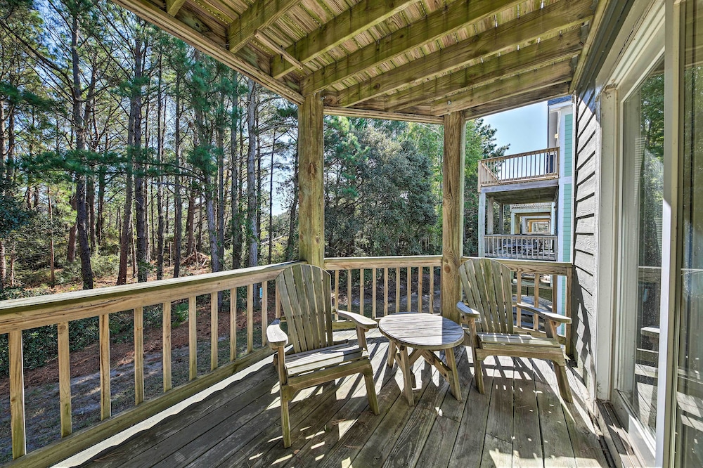 Coastal Home w/ Community Pool < 2 Miles to Beach!
