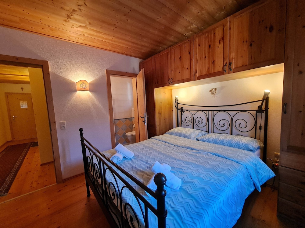 Apartment With Mountain Views & Ski Access