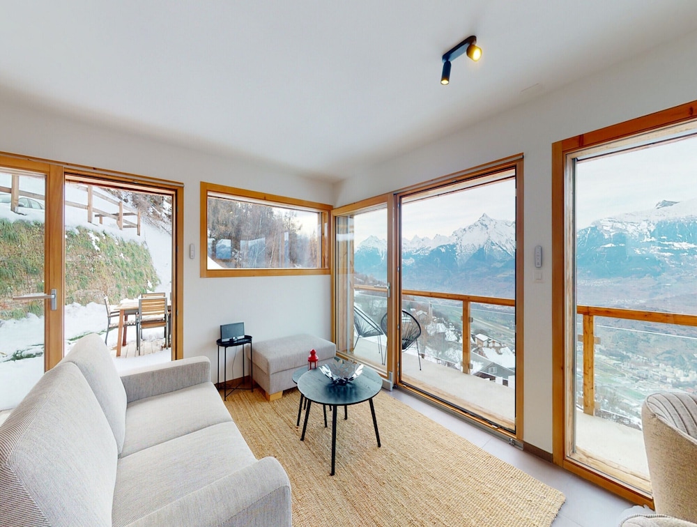 Cozy Chalet Amidst Valley With Balcony