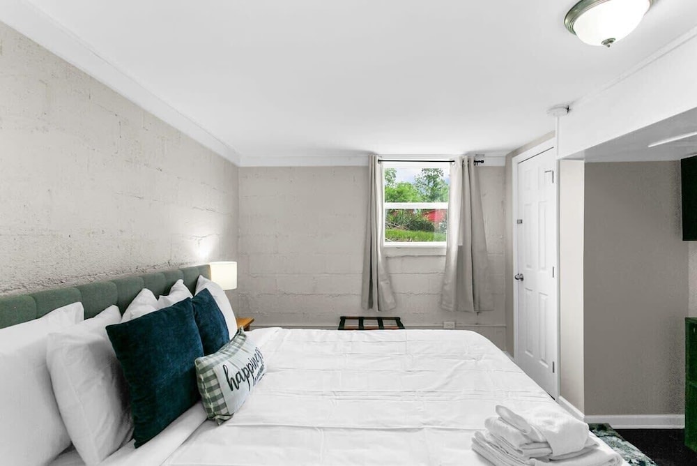 Dugan Ave Unit B