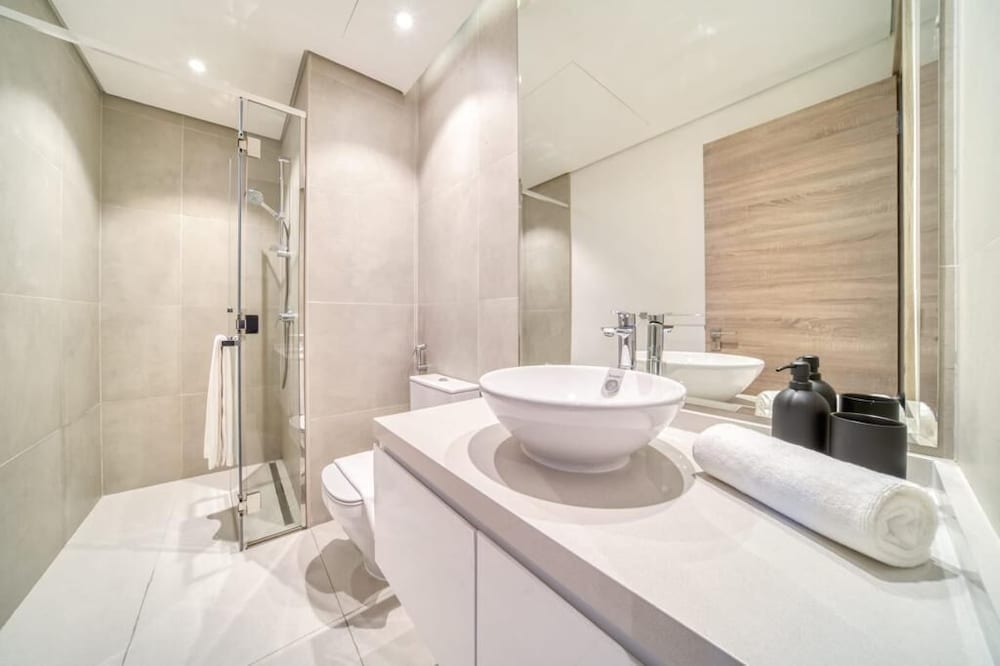 Bright Studio With Mesmerizing Canal and City View photo 3