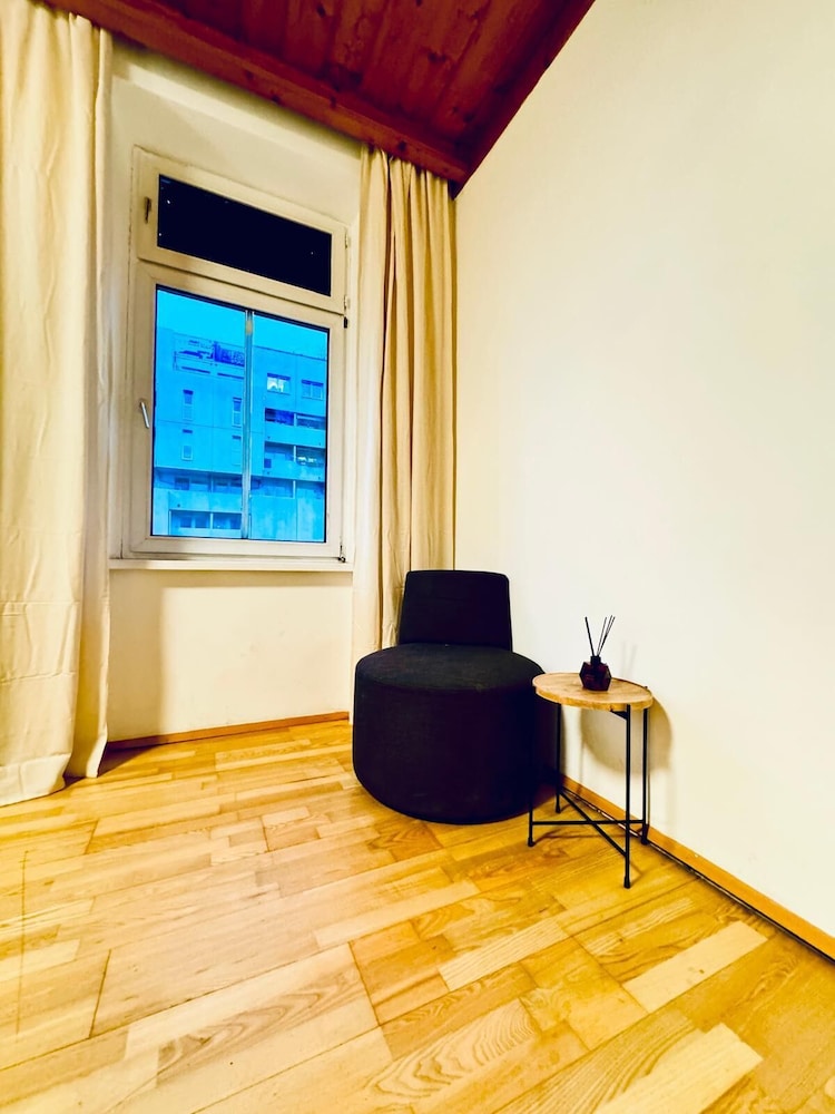 Cozy 4BR Apt for 12P Near FAC Platz