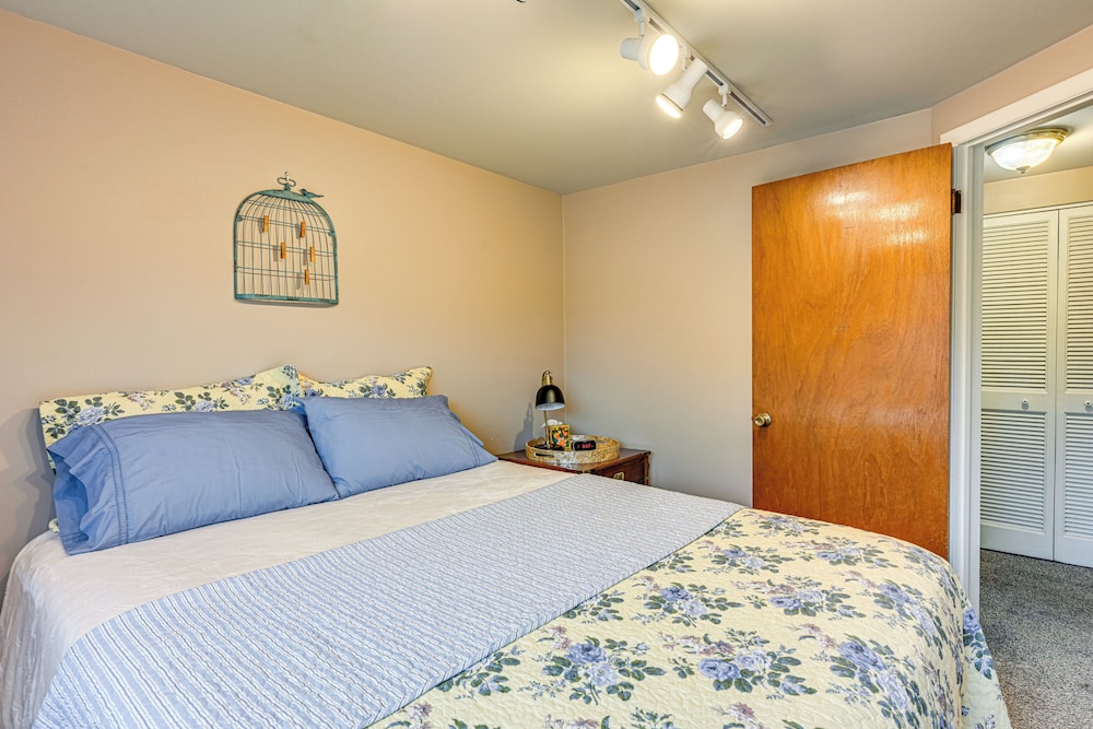 1 Mi to Dtwn: Suburban Home w/ Yard in Owosso
