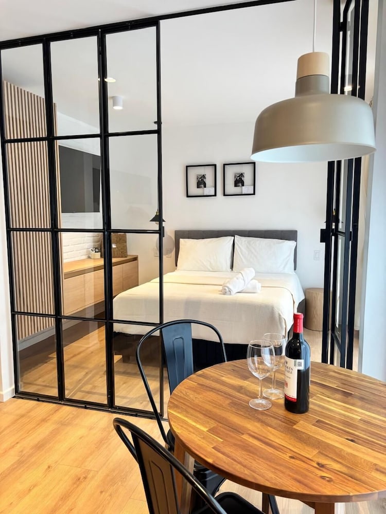 Bright & sweet unit in middle Polanco