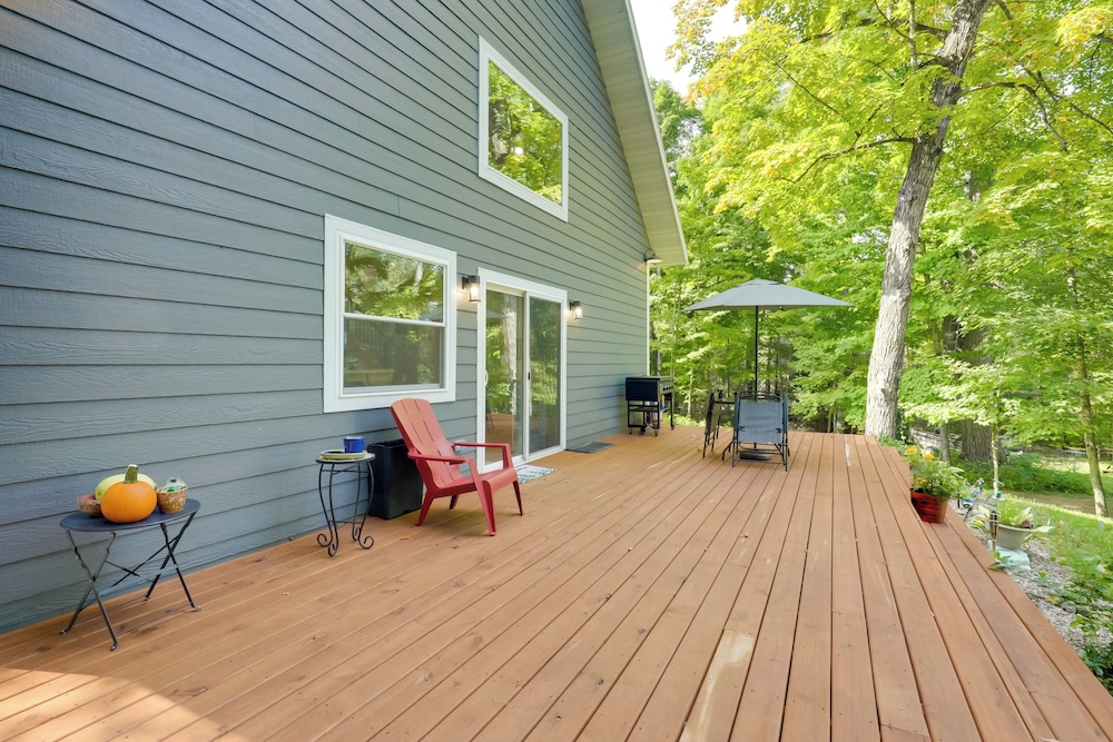 Paddle, Play & Relax: Home w/ Pioneer Lake Access!