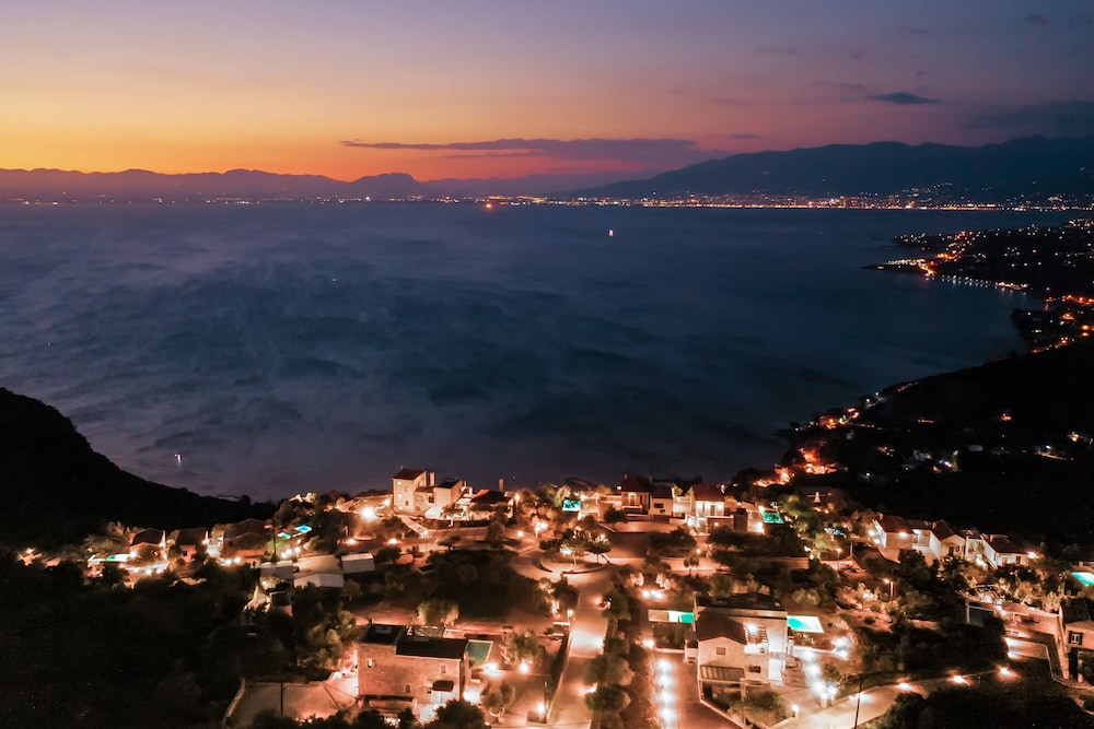 Hotel Searocks Exclusive Villas Resort - Image 1