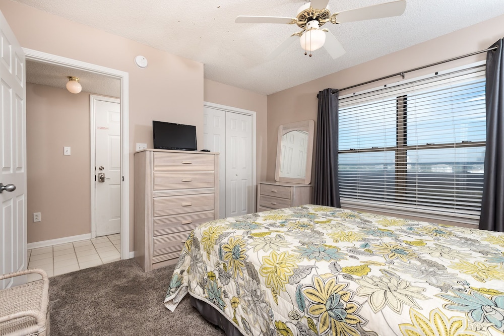 Emerald Twrs West 3004 by Brooks and Shorey Resorts