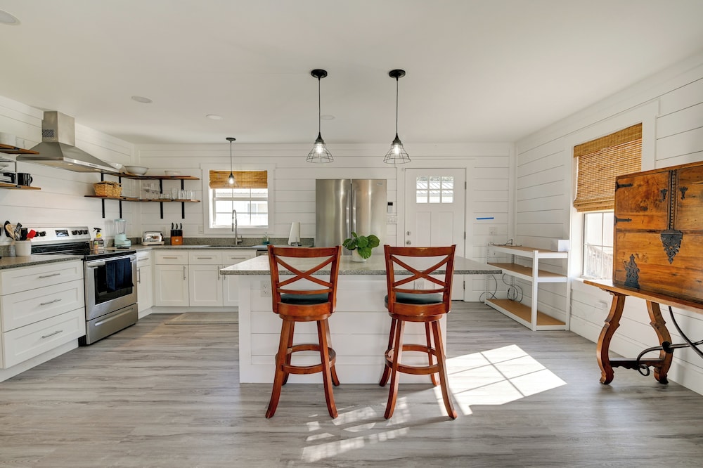 1 Block to Beach: Home w/ Patio in Murrells Inlet!