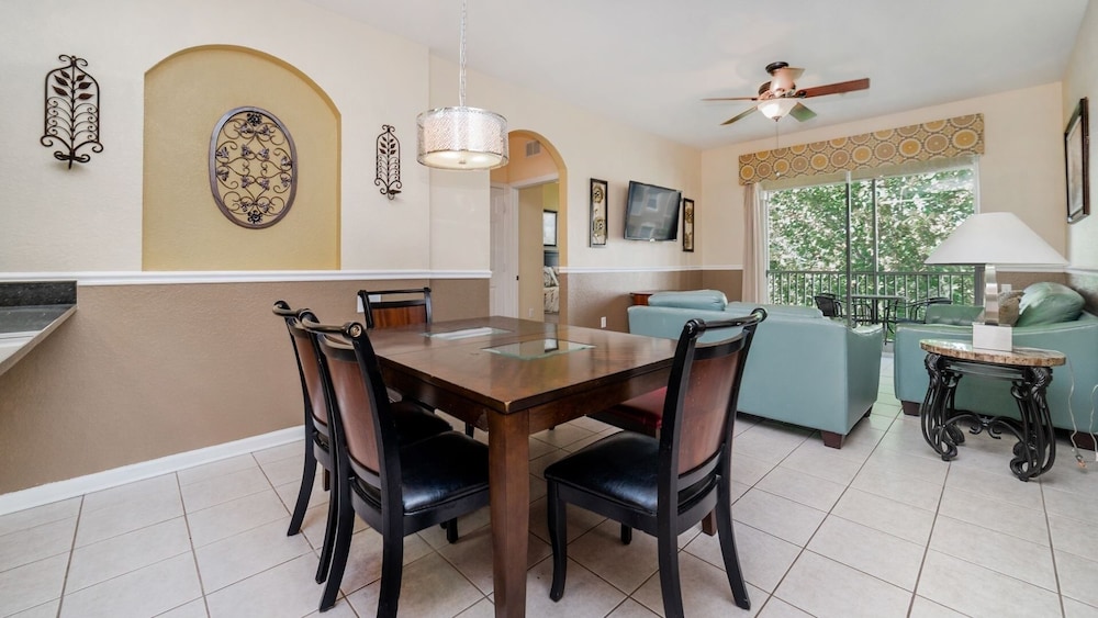 2 Massive Water Slides / Movie Theater / Fitness Center / Giant Kid's Splash Pad / Near To Disney 3 Bedroom Apts