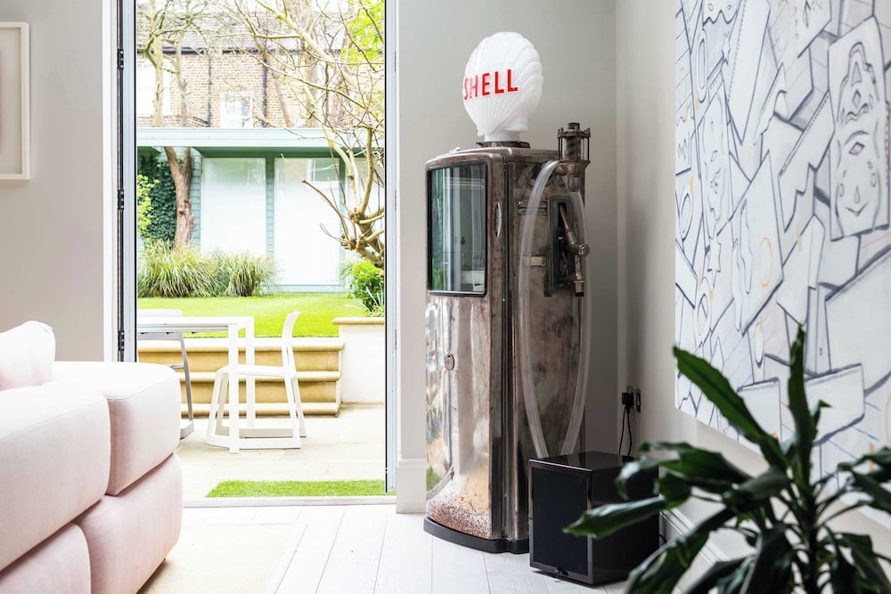 Fantastic 4 Bed House in Iconic Camden