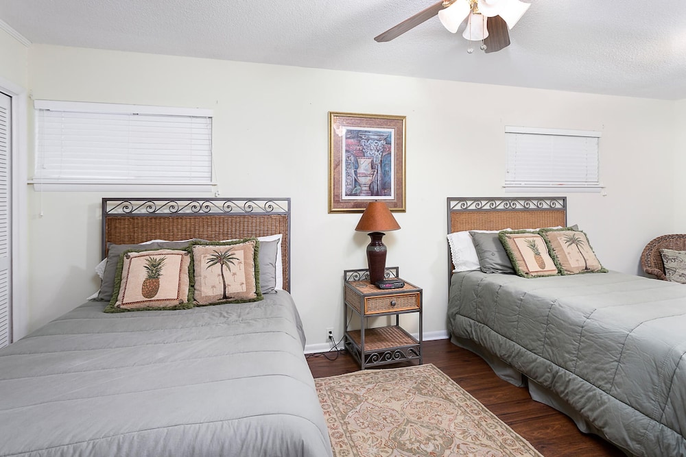 St Simons Island Vacations - 11908 Old Demere Rd by Hodnett Cooper - Property Image 4