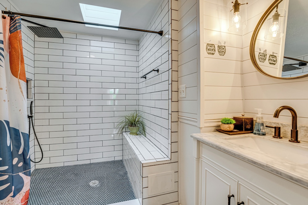 Canal-front St Clair Shores Home: 2 Mi to Dtwn