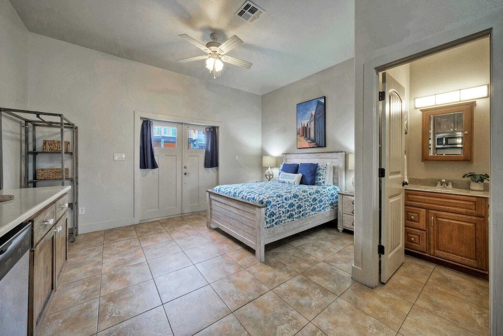 Beach Boardwalk, Pool Access & Ocean Views Coral Reef by Avantstay