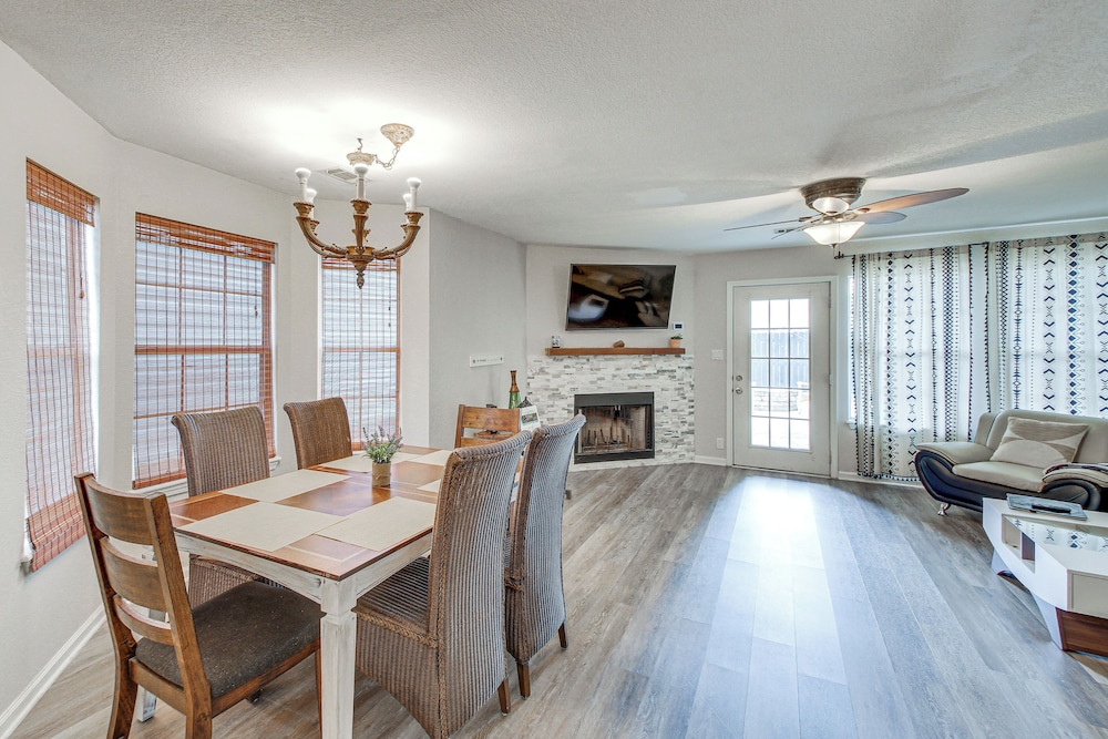 Townhome Near Lake Hamilton & Race Track!