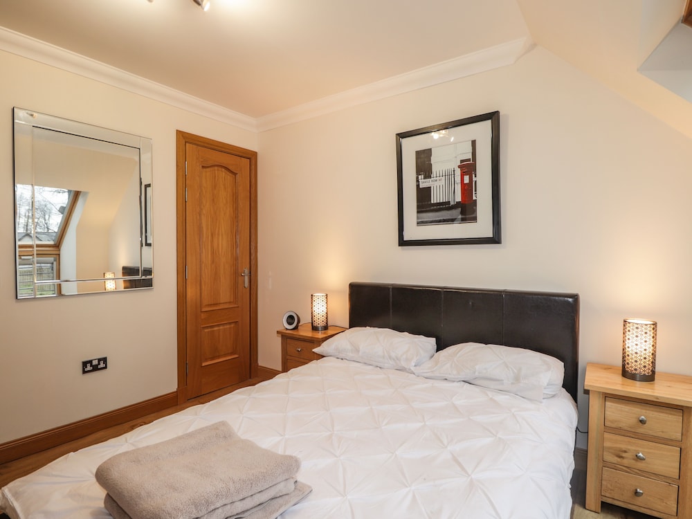 1 The Coach House