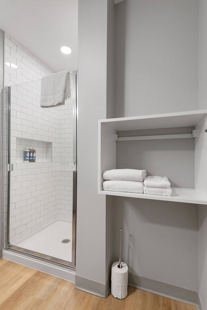 4BR Lincoln Park Getaway Steps to Red Line
