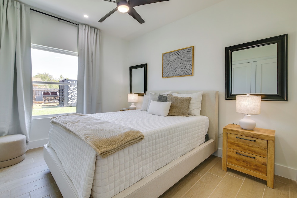 Stylish Brownsville Stay: Coastal Day Trips!