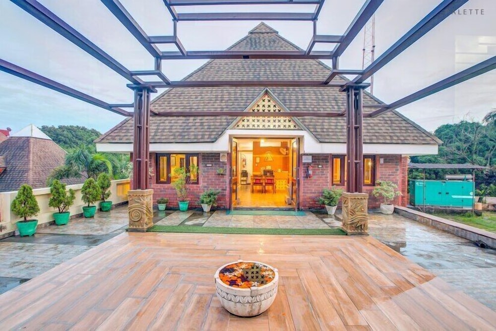 Pyramid Home Divine