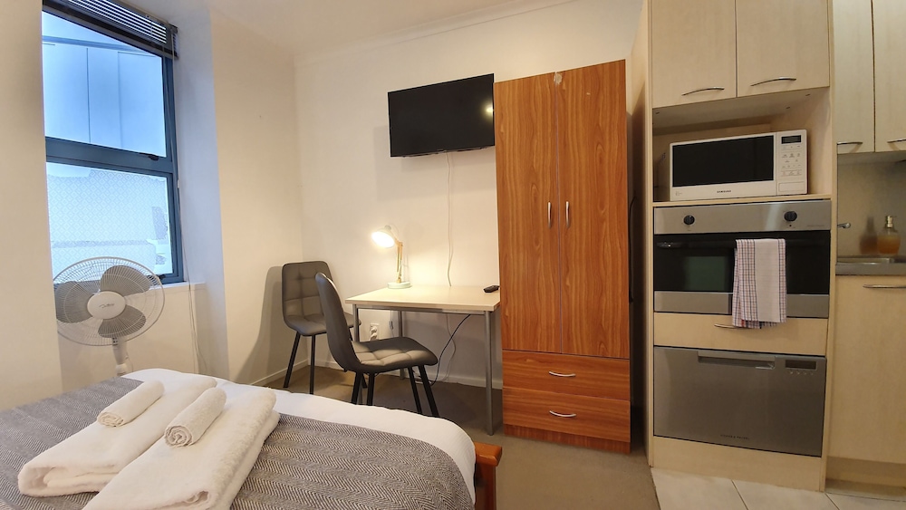 Private & Compact CBD Studio - Free Wifi view 2