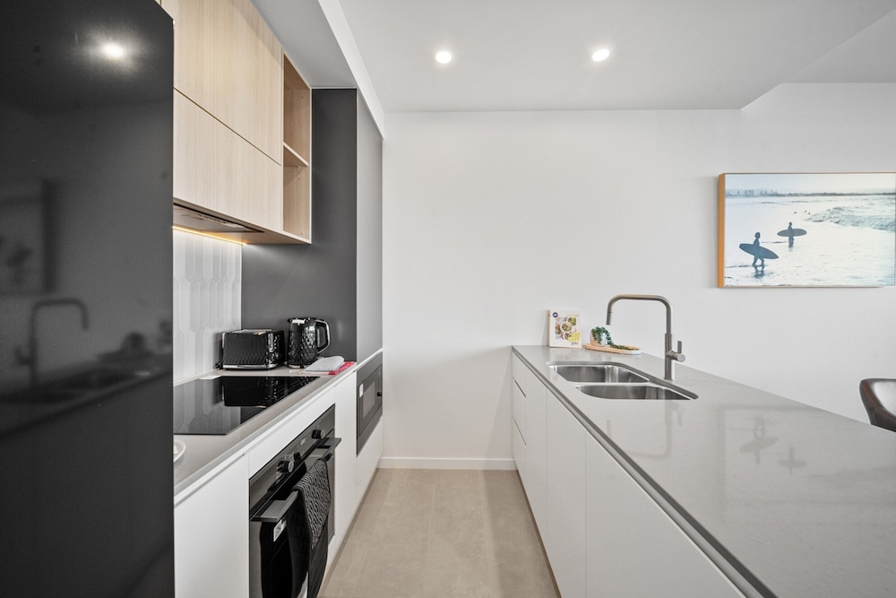 Apartment With Gym and Indoor Pool Access