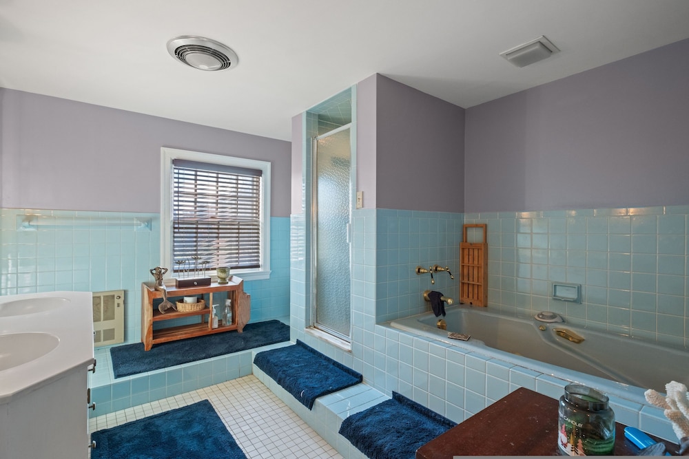 Spacious Dartmouth College Home on Occum Pond