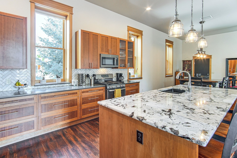 Divine Salida Stay: Walkable Location Near Dtwn!
