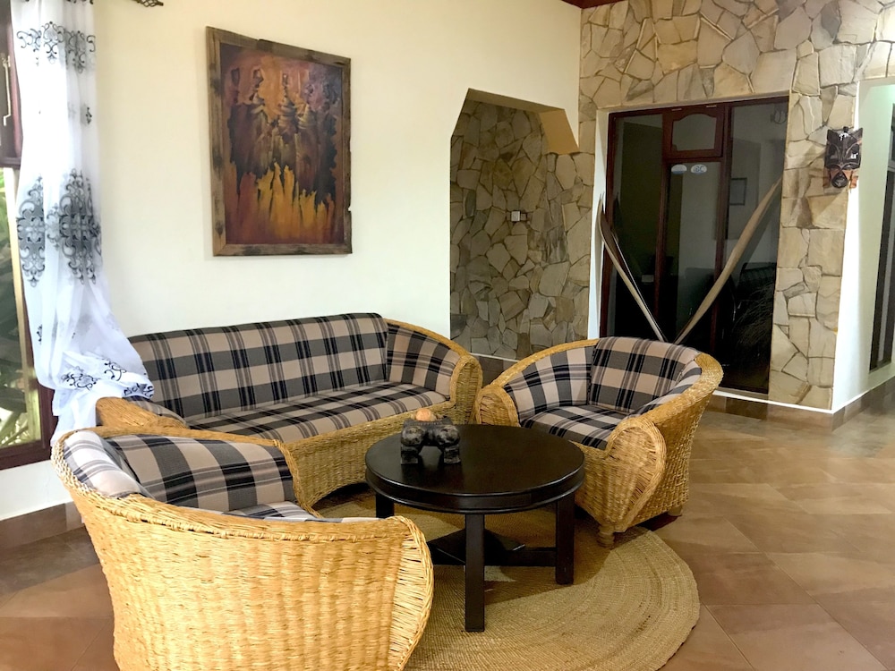 Enyati Lodge view 3