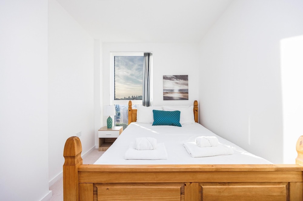 Newly Built 2 Bed Apartment By London City Airport